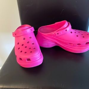 Platform pink crocs
